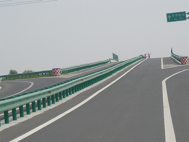 苏州高速公路护栏的材质与规格