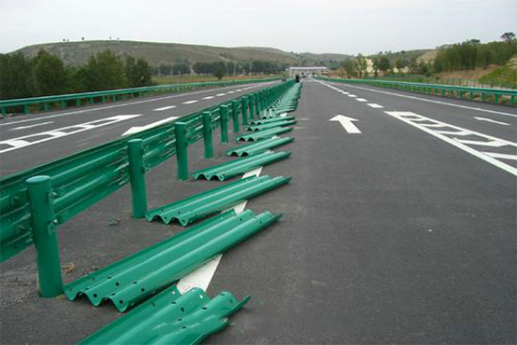苏州波形护栏的维护与管理确保道路安全的关键步骤